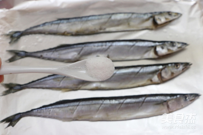 Grilled Saury with Lemon recipe