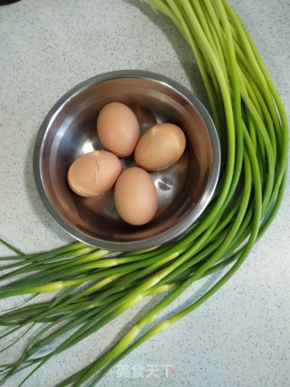 Scrambled Eggs with Garlic Moss recipe