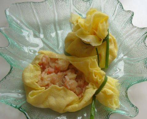 Egg Skin Seafood Bun recipe