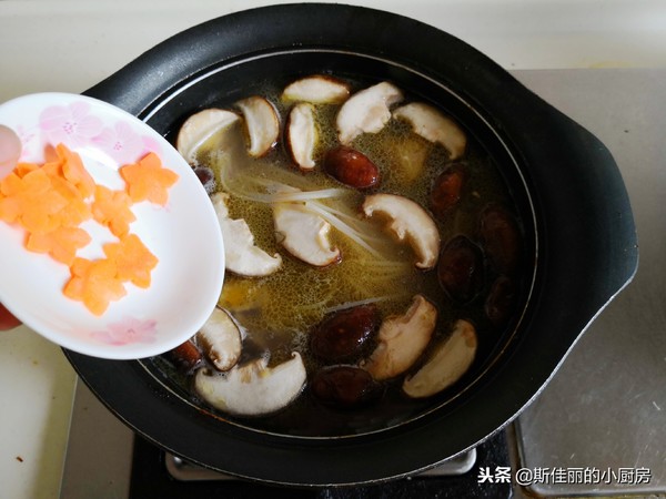 Rice Noodles with Mushroom and Chicken Soup recipe