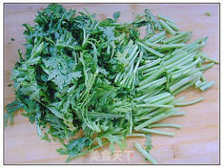 Stir-fried Chrysanthemum with Dried Shrimp Skins. recipe