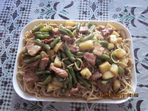 Braised Noodles with Beans and Potatoes recipe