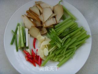 Salty, Fragrant, Crispy and Soft---fry Parsley and Fragrant Dry recipe