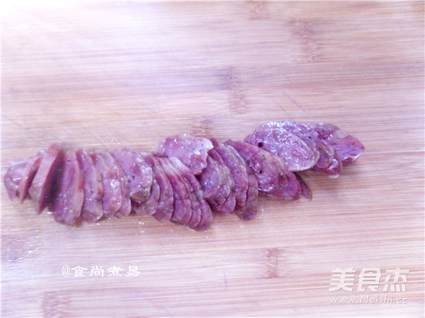 Stir-fried Sausage with Hang Pepper recipe