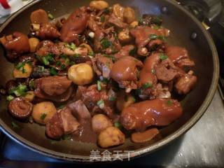 Stewed Pork Knuckles with Mushrooms and Chestnuts recipe