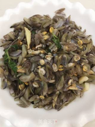 Stir-fried Sea Melon Seeds with Nine Layers recipe