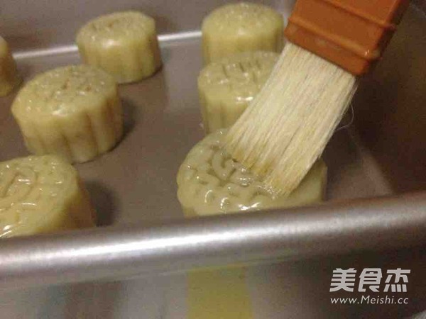 Cantonese-style Moon Cake (lotus Seed Paste with Egg Yolk) recipe