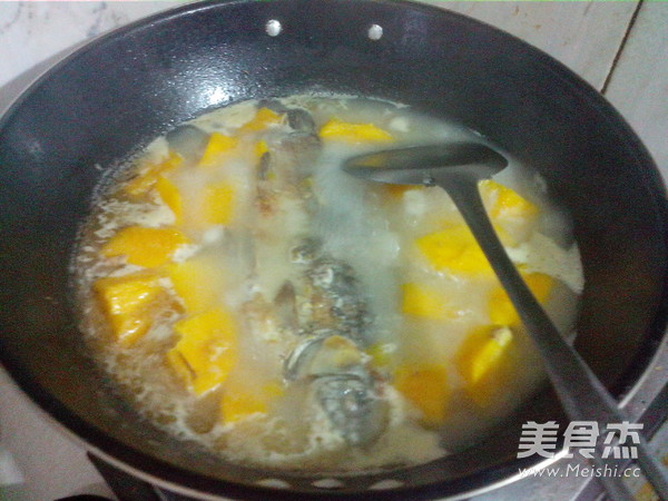 Papaya Crucian Carp Soup recipe