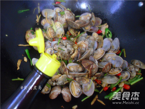 Spicy Popped Clams recipe