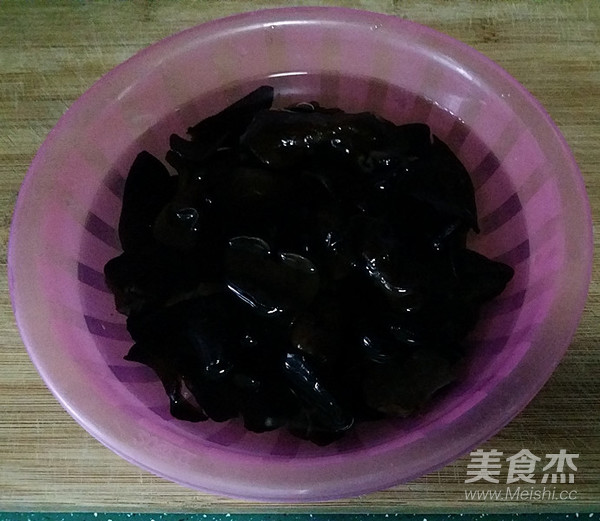 Sour and Spicy Fungus Mixed with Lotus Root Slices recipe