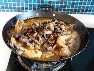 Stewed Chicken with Yellow Mushroom recipe