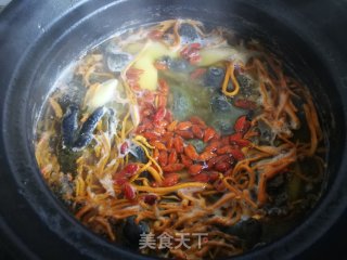 Cordyceps Flower, Chinese Yam, Chinese Wolfberry Black Chicken Soup recipe