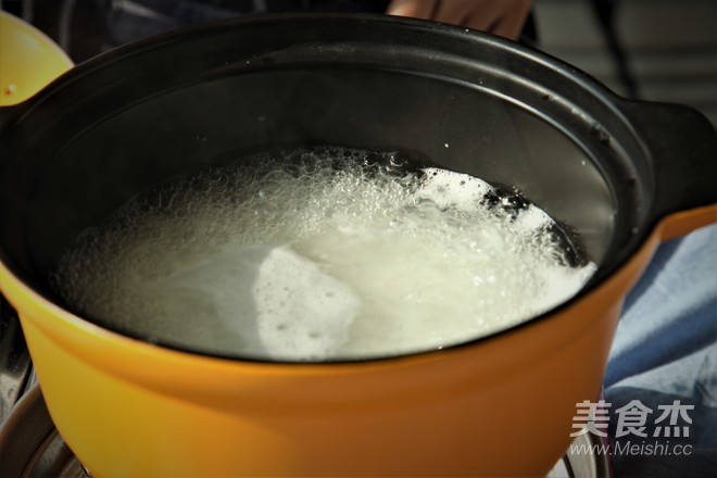 There is A Fresh Kitchen in The Summer Health Porridge: Spring Boiled Lily recipe