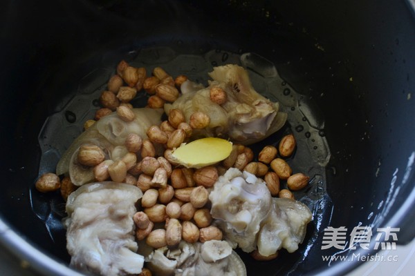 Pig's Trotter and Peanut Soup recipe