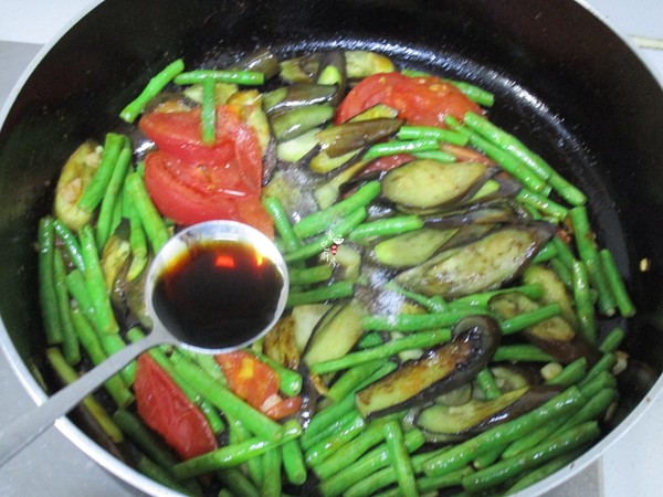 Stir-fried Cowpea with Eggplant and Tomato recipe