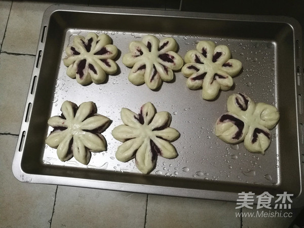 Purple Sweet Potato Petal Bread recipe