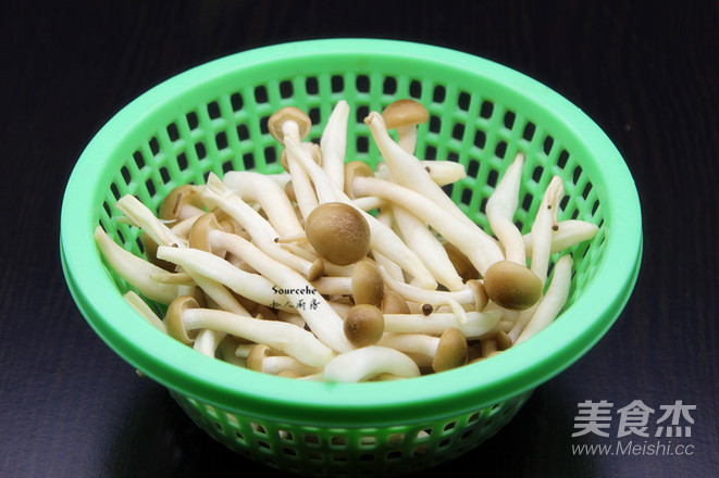 Shimeji Mushroom and Preserved Egg Soup recipe