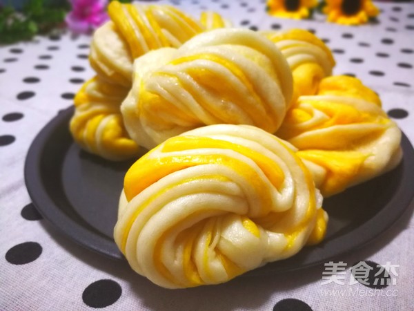 Pumpkin Two-color Hana Roll recipe