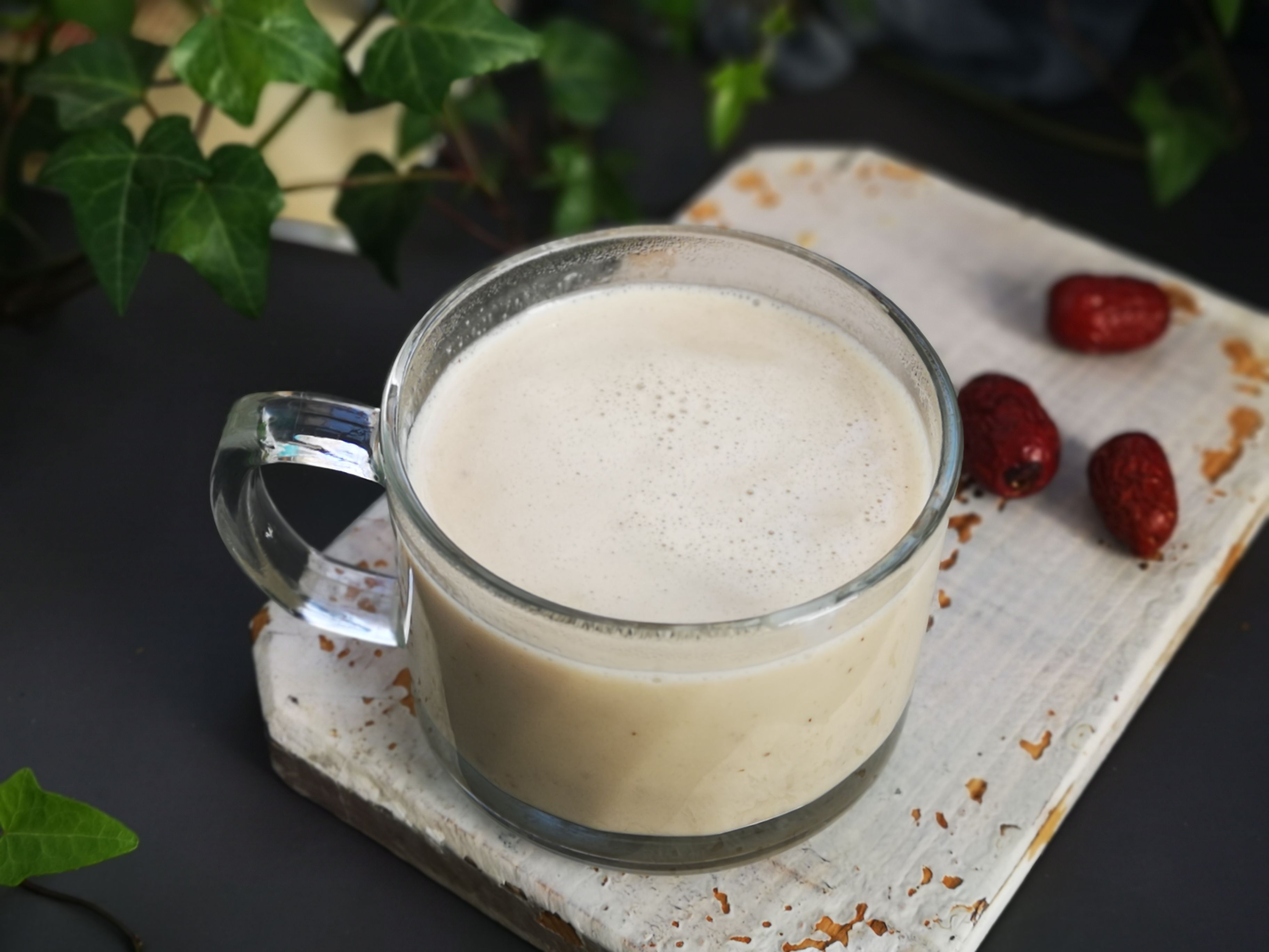 Slimming, Fat Reduction, and Delicious! Red Date Peanut Brown Rice Milk recipe