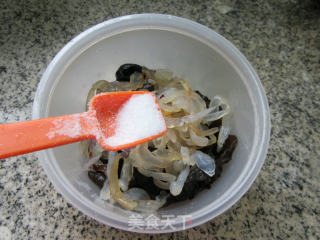 Black Fungus Mixed with Jellyfish recipe