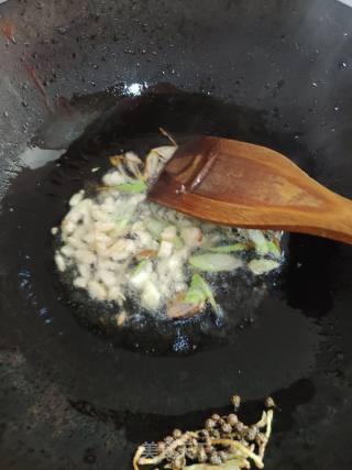 Stir-fried Noodles with Head Vegetables recipe