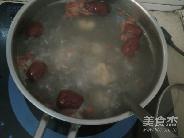 Red Dates, Wolfberry and Longan Fish Glue Soup recipe