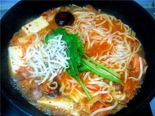 Conquer The Picky Husband's Kimchi Hot Pot Spicy Noodles recipe