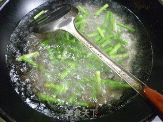 Stir-fried Pork Ears with Garlic Stalks recipe