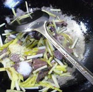 Stir-fried Pork Lung with Leek Sprouts recipe