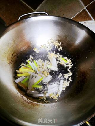 Stir-fried Tofu with Shrimp Skin recipe