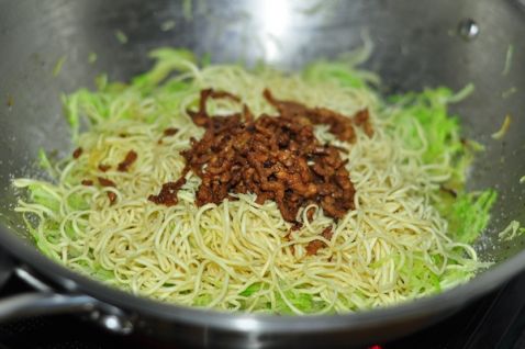 Braised Noodles with Radish recipe