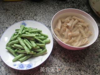 Stir-fried Bean Tendons with Plum Beans recipe