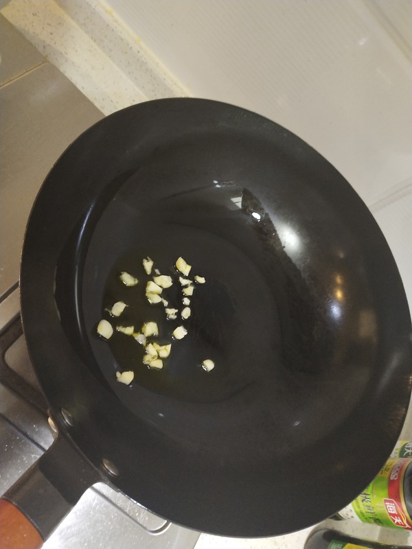 Stir-fried Pork with Bitter Gourd for Clearing Heat and Detoxifying recipe