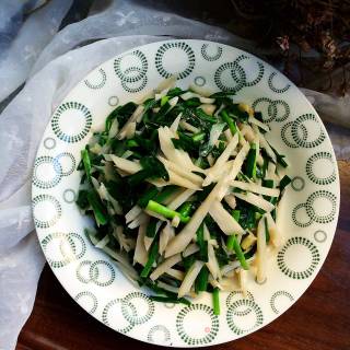 Stir-fried Lotus Root with Leeks recipe