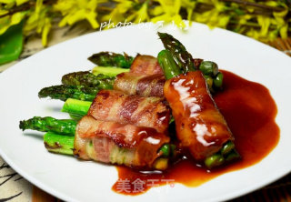 Pan-fried Bacon and Asparagus Rolls recipe