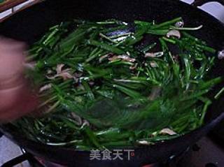 Husband is My Assistant-fried Shredded Pork with Chives and Mushrooms recipe