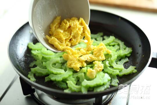 Bitter Gourd Scrambled Eggs recipe