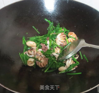 Stir-fried Chives with Octopus recipe