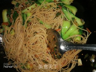 Fried Rice Noodles with Sauerkraut recipe