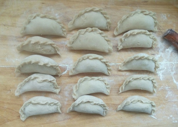 Meat and Vegetable Matching-steamed Dumplings with Pickled Cabbage and Noodles recipe