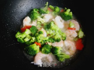 Stir-fried Shrimp with Carrots and Broccoli recipe