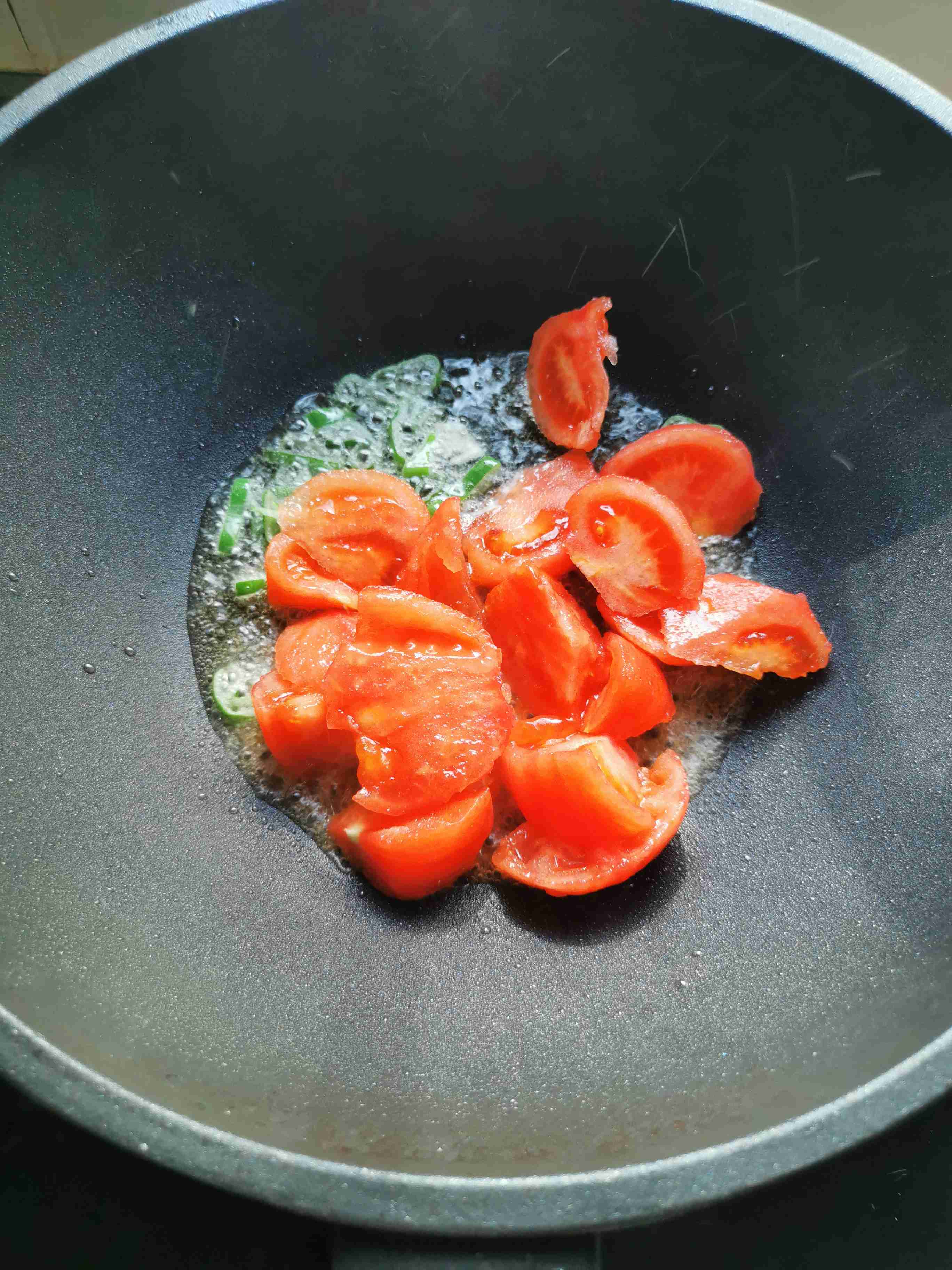 Beef Soup with Enoki Mushroom and Tomato recipe