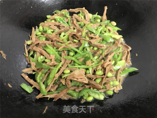 Stir-fried Dried Bamboo Shoots with Green Pepper and Edamame recipe