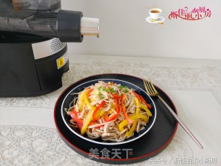 Stir-fried Noodles with Colored Pepper and Pork recipe