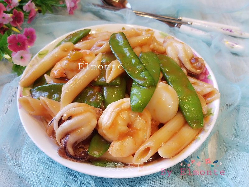 Spaghetti with Seafood and Tomato Sauce