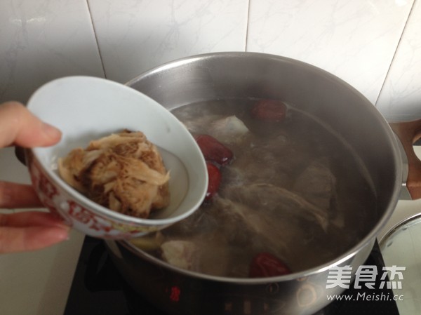 Hericium and Taro Milk Big Bone Soup recipe