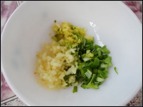 Noodles with Minced Pork and Beans recipe