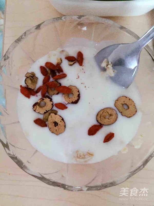 Red Date Yogurt Oatmeal recipe