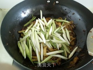 [little Daughter-in-law Home Cooking]——thousands of Garlic Seedlings Twice Cooked Pork recipe