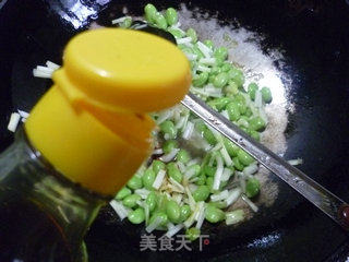 Stir-fried Edamame with Leek Sprouts recipe